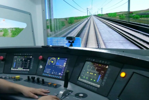 想當(dāng)火車司機(jī)？中專學(xué)歷也能報(bào)名！穩(wěn)定高薪 + 鐵飯碗！